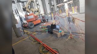 Test sur site d'un système de mesure des paramètres d'une ligne de transport sous tension